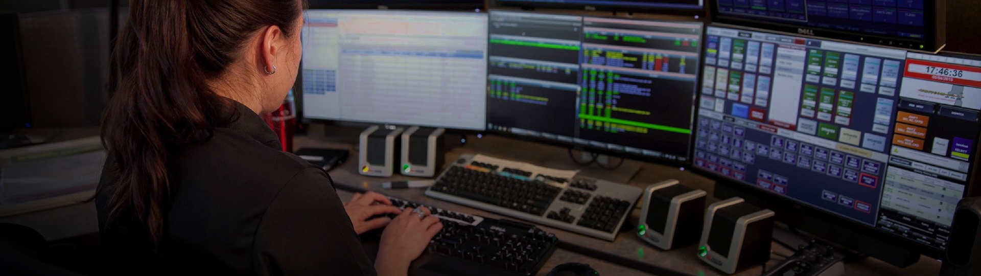A dispatcher using Avtec Scout.