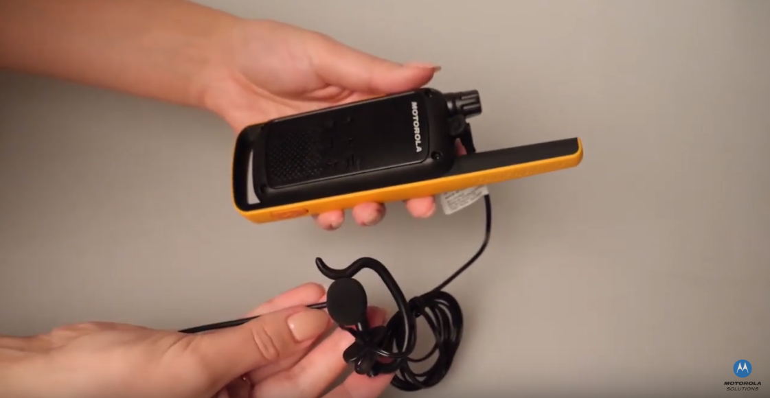 TALKABOUT - Consumer Walkie Talkies – Attaching Accessories Video