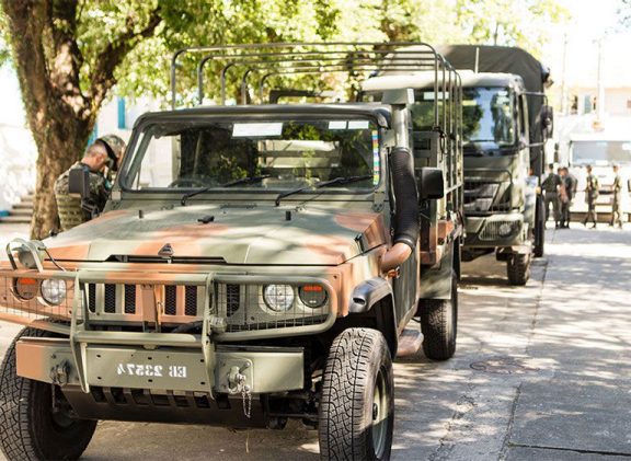 אנו עוזרים לצוותים הומניטריים לחזות, למנוע ולהגיב לאסונות