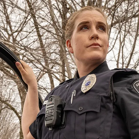 A female officer wearing an SVX