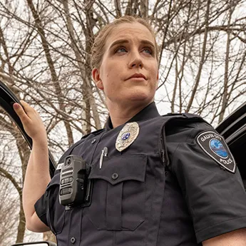 A female officer wearing an SVX