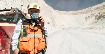 Mining worker use MOTOTRBO radio to communicate in harsh mining conditions.  
