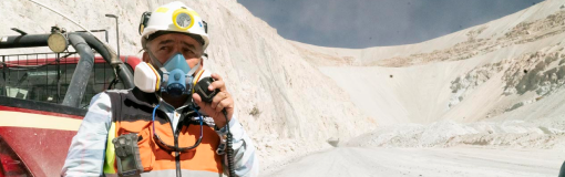Mining worker use MOTOTRBO radio to communicate in harsh mining conditions.  