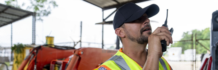 Utility workers communicate with each other by using MOTOTRBO radios.